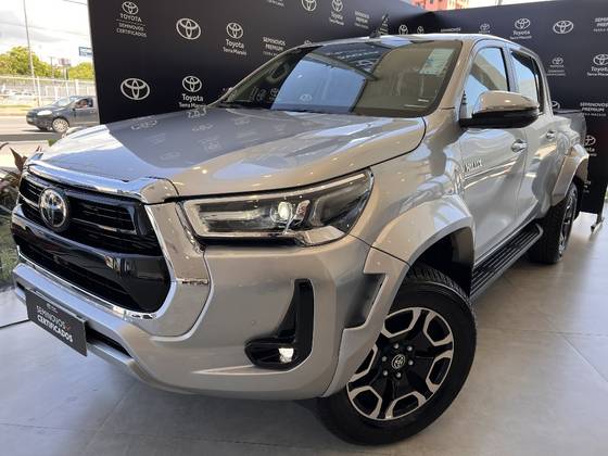 TOYOTA HILUX 2.8 D-4D TURBO DIESEL CD SRX PLUS 4X4 AUTOMÁTICO